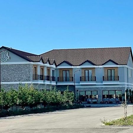 House Of Horses Shtepia E Kuajve Hotel Korce Eksteriør billede
