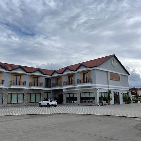 House Of Horses Shtepia E Kuajve Hotel Korce Eksteriør billede