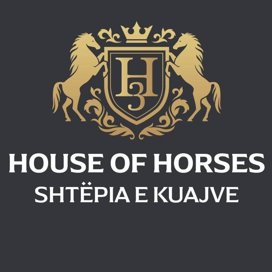 House Of Horses Shtepia E Kuajve Hotel Korce Eksteriør billede