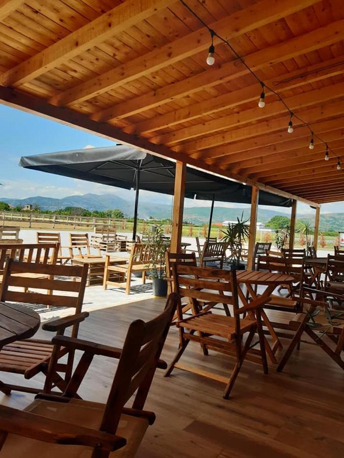 House Of Horses Shtepia E Kuajve Hotel Korce Eksteriør billede