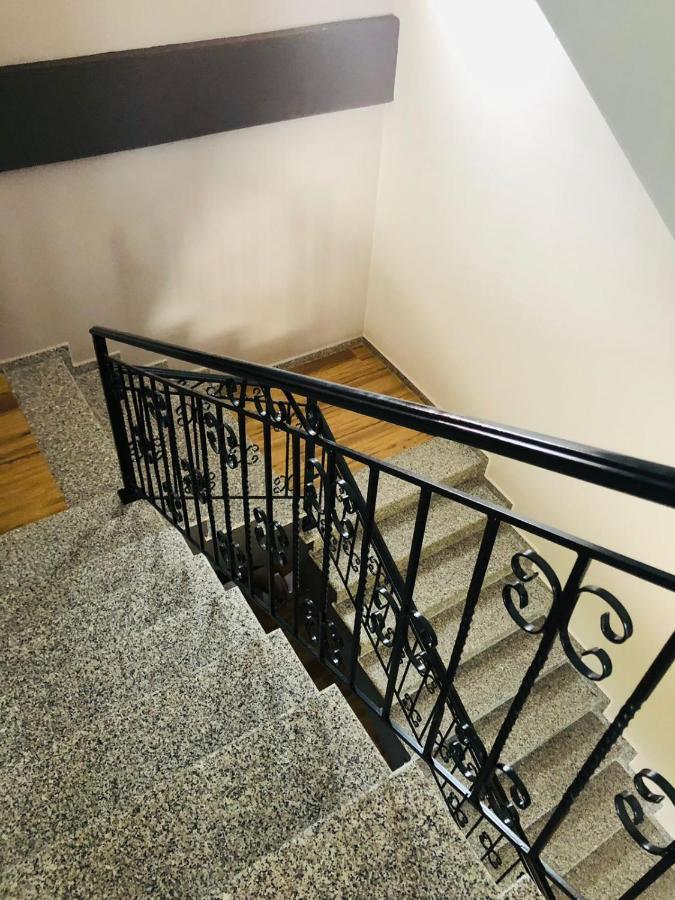 House Of Horses Shtepia E Kuajve Hotel Korce Eksteriør billede