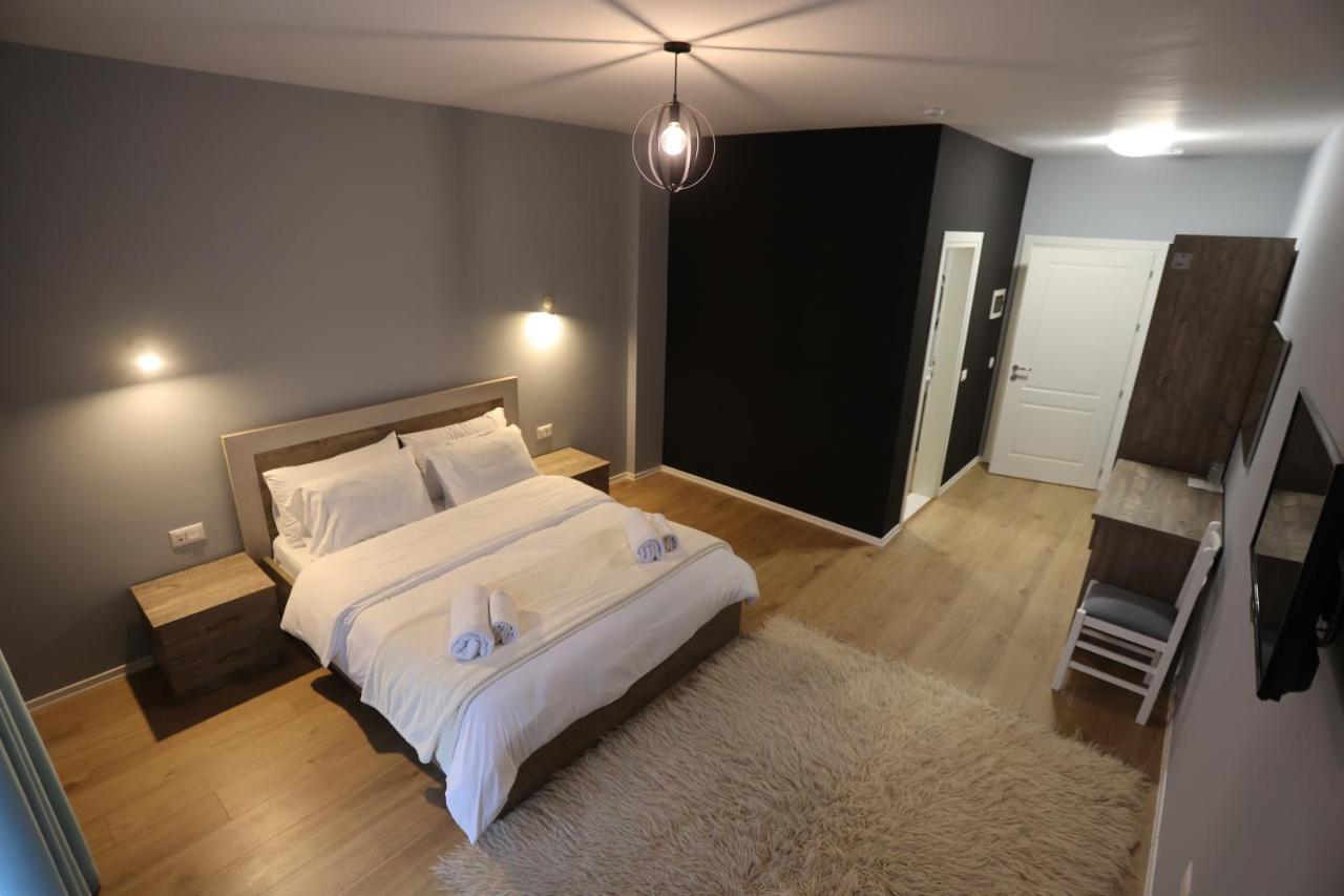 House Of Horses Shtepia E Kuajve Hotel Korce Eksteriør billede