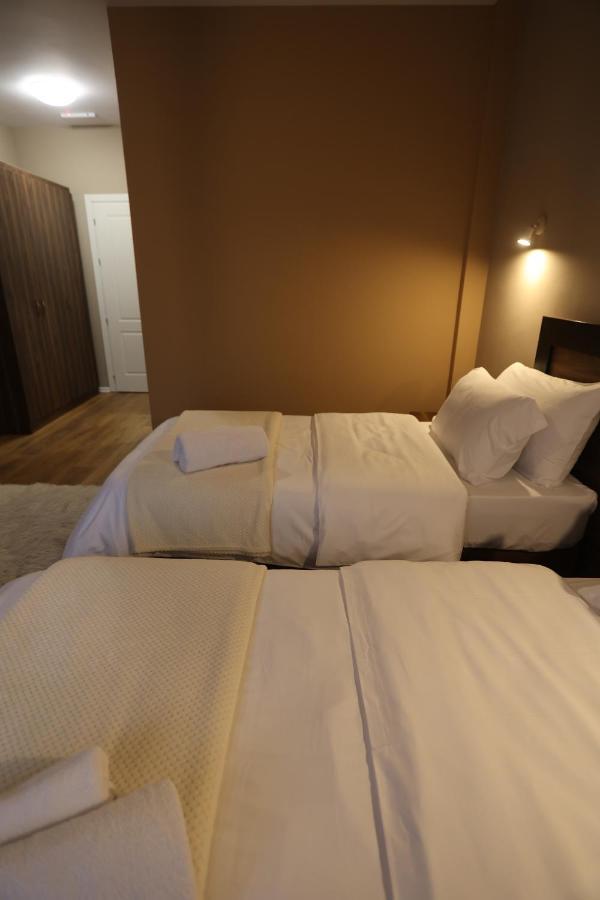 House Of Horses Shtepia E Kuajve Hotel Korce Eksteriør billede