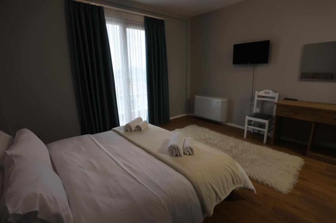 House Of Horses Shtepia E Kuajve Hotel Korce Eksteriør billede