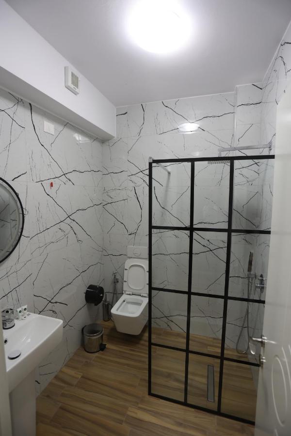 House Of Horses Shtepia E Kuajve Hotel Korce Eksteriør billede