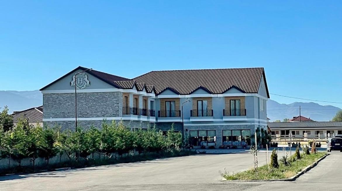 House Of Horses Shtepia E Kuajve Hotel Korce Eksteriør billede