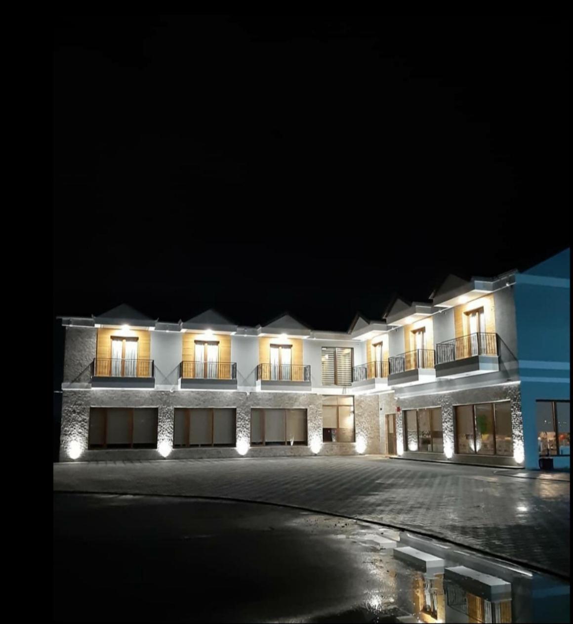 House Of Horses Shtepia E Kuajve Hotel Korce Eksteriør billede